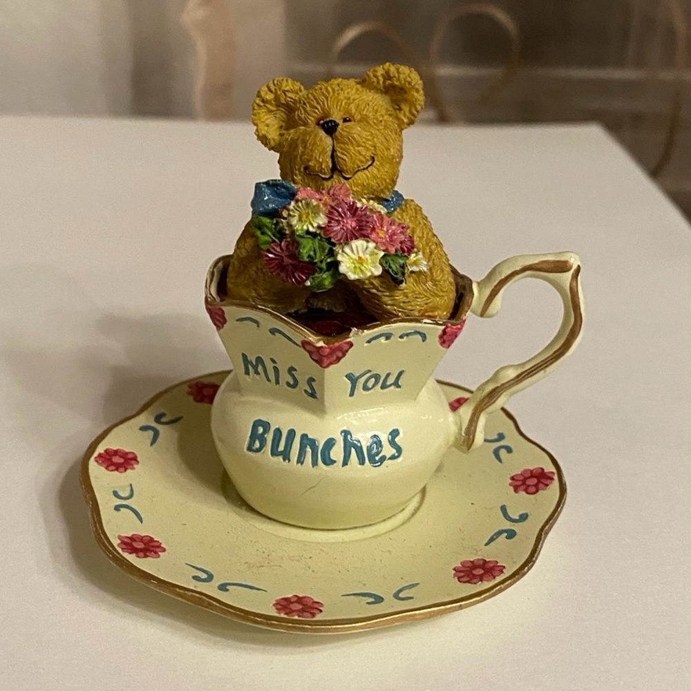 Vintage figurine, Missy Teabearie 2003, teddy bear in a tea cup, bouquet, estate